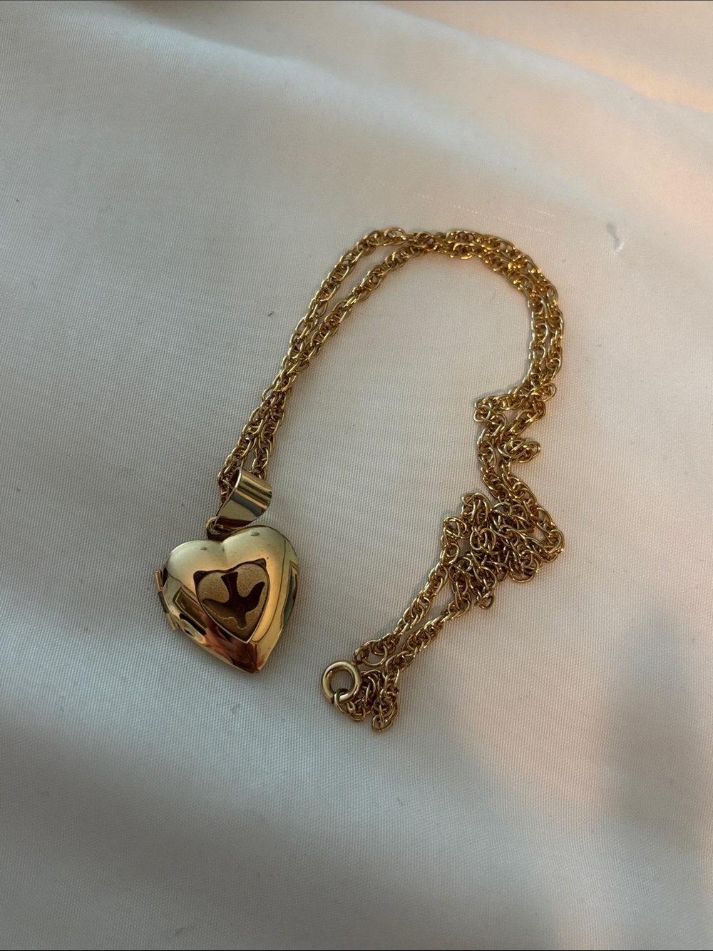 Gold Heart Locket Necklace - Elegant Women's Jewelry